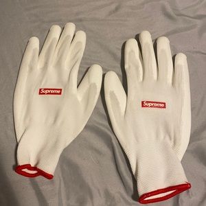 EVERYTHING MUST GO! Supreme Gloves